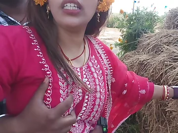 Desi Aunty's big tits & pussy get fingered near hot HD outdoor action