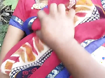 Desi bhabhi gets her cock-squeezing labia screwed by a mischievous stranger